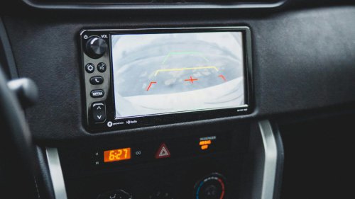 10 Features Car Manufacturers Should Stop Prioritizing &amp; 10 We Wish They Did