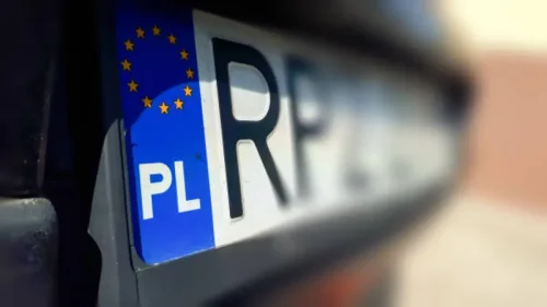 Vehículos con matrículas rojas en España: qué significa y quién puede usarla