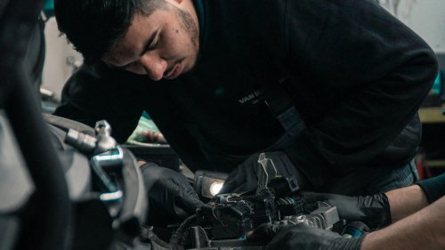 10 Things Mechanics Do That We All Hate & 10 Things Drivers Do That Mechanics Hate