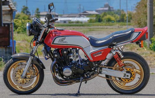 安田商会 CB750F インテグラ（ホンダ CB750F インテグラ）10年前に17インチ化して乗り続けてきた上で新しい試みも【Heritage&amp;Legends】