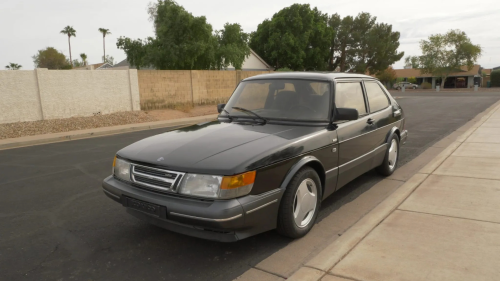 10 Weirdest Cars That Actually Sold Like Hot Cakes