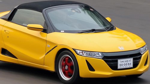 20 Amazing Cars You Can't Buy In America