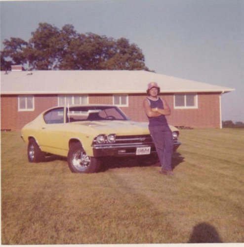 More 1970s Pics Of People Chilling With Muscle Cars