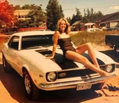 More 1970s Pics Of People Chilling With Muscle Cars