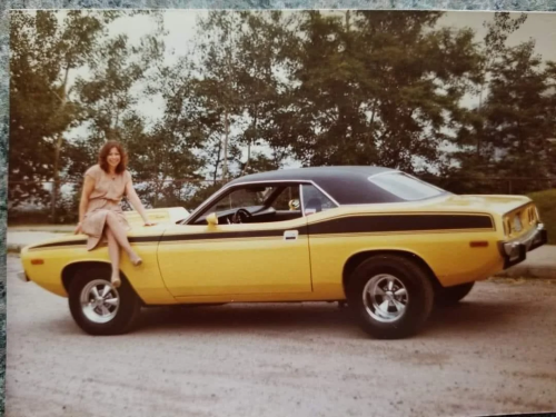 More 1970s Pics Of People Chilling With Muscle Cars