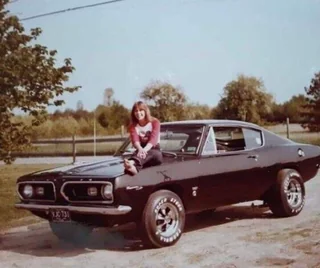 More 1970s Pics Of People Chilling With Muscle Cars