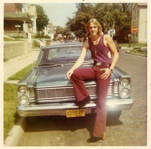 More 1970s Pics Of People Chilling With Muscle Cars