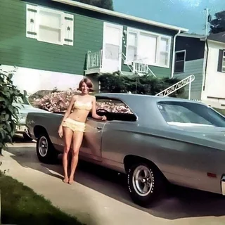 More 1970s Pics Of People Chilling With Muscle Cars