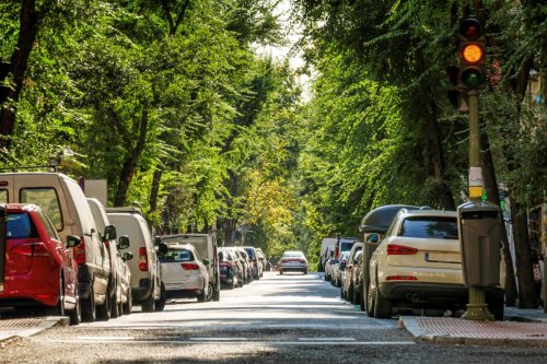 ¿Cuánto tiempo puede estar un coche aparcado en el mismo sitio antes de que consideren que ha sido abandonado?