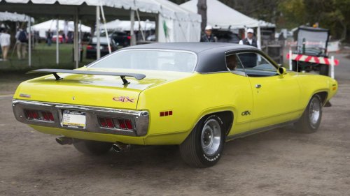 7 Muscle cars built around the 426 Hemi engine