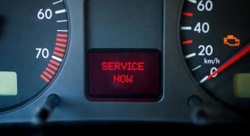Las señales que avisan de que debes cambiar las bujías del coche cuanto antes para evitar una avería grave en el motor