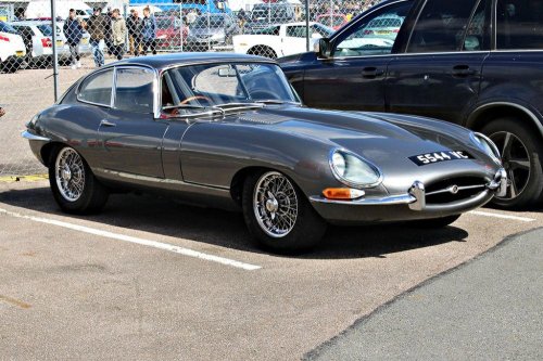15 Vintage Cars That Defined a Generation