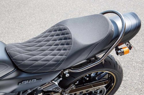 PMC Z900RS（カワサキ Z900RS）類を見ない高級感を作り出す漆黒エディションが充実中【Heritage&Legends】