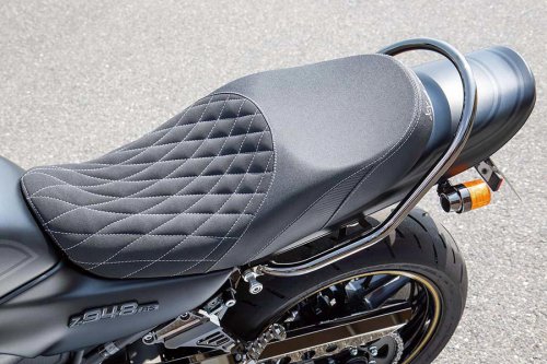 PMC Z900RS（カワサキ Z900RS）類を見ない高級感を作り出す漆黒エディションが充実中【Heritage&amp;Legends】