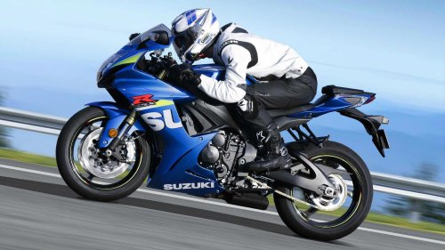 The Japanese sports bike that makes liter bikes feel excessive