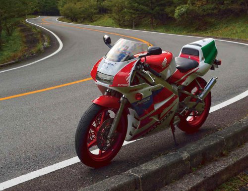 ホンダ「NSR250R」ヒストリー｜色褪せることのない伝説のオートバイ