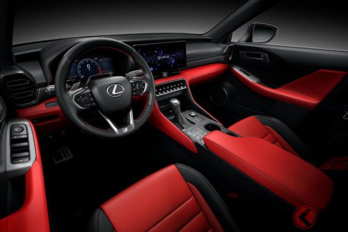 レクサス新型「IS」世界初公開！ 内外装刷新で「“新”スピンドルグリル」×“新デザイン内装”を採用！ ハンドリング＆足回りも大幅進化！ 安全性能も向上の「スポーツセダン」26年初頭に発売へ！