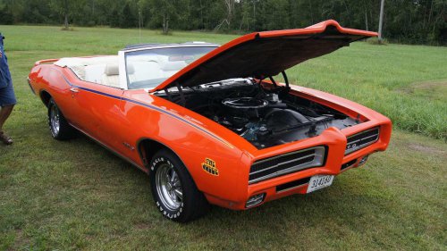 Muscle Cars, Muscle cars that shared engines with trucks and full-size cars