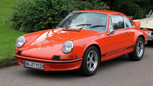 10 vintage cars that still deliver strong performance