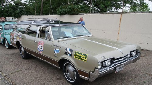 Why did station wagons often come with roof racks?