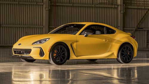 7 sports cars that offer a manual transmission at no extra cost