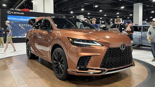 10 roomy luxury hybrids that maximize MPG and comfort