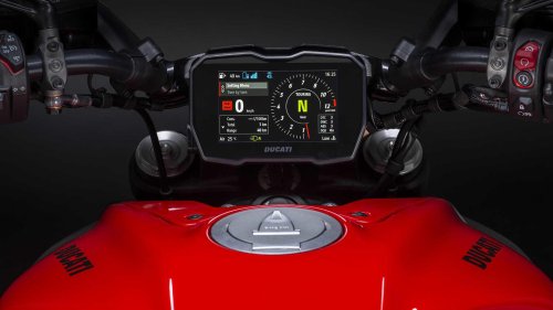 The power cruiser that feels fast, comfortable, and surprisingly practical