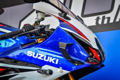新型「GSX-R1000R」の実車をチェック！ まさかの“ミニGSX-R”も電動バイクで登場か⁉︎【スズキのバイク！ の耳よりニュース】