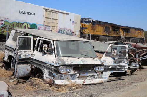 Los tesoros ocultos de Turner's Auto Wrecking en Fresno, California