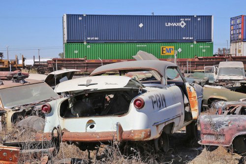 Los tesoros ocultos de Turner's Auto Wrecking en Fresno, California