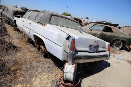 Los tesoros ocultos de Turner's Auto Wrecking en Fresno, California