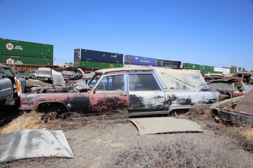 Los tesoros ocultos de Turner's Auto Wrecking en Fresno, California