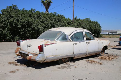 Los tesoros ocultos de Turner's Auto Wrecking en Fresno, California