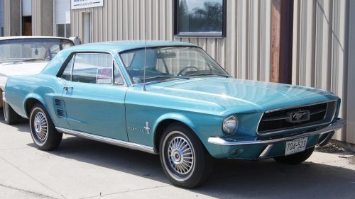 Fender Antennas: A Quirky Detail That Vanished