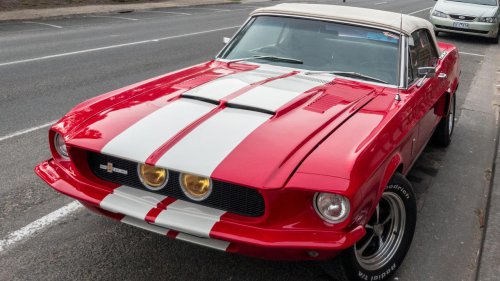 Fender Antennas: A Quirky Detail That Vanished