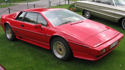 10 wildest ’80s supercars that pushed the limits of speed and style