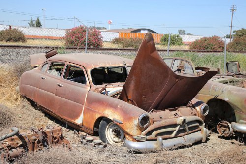 Los tesoros ocultos de Turner's Auto Wrecking en Fresno, California