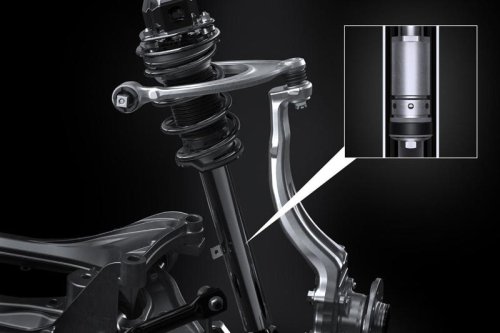 LEXUS「IS」がさらに精悍に進化。コンパクトFRスポーツセダンの走る楽しさと躍動感の熟成も進む