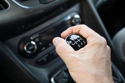 El error al cambiar de marcha que puede aumentar el consumo de gasolina sin que lo notes