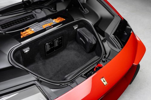 フェラーリが新型スーパースポーツカー「849テスタロッサ」を発表