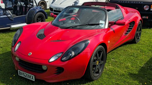 10 Roadsters We All Love & 10 That Are Complete Duds