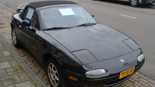 10 Roadsters We All Love & 10 That Are Complete Duds