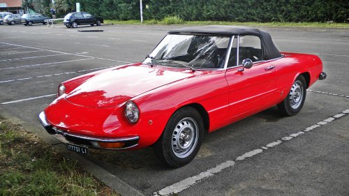 10 classic cars that still look better than modern designs