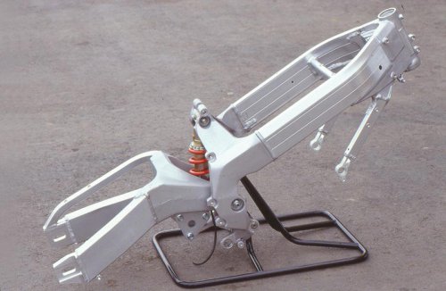 ホンダ「NSR250R」（MC21・1990年）を解説！ 2ストで初めて鈴鹿4耐を制覇｜上級グレード・SEや当時の製品カタログも掲載