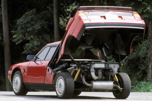 ランチアのWRCワークスマシンで唯一無冠に終わったスーパーウエポン「デルタS4」【スーパーカークロニクル・完全版／027】