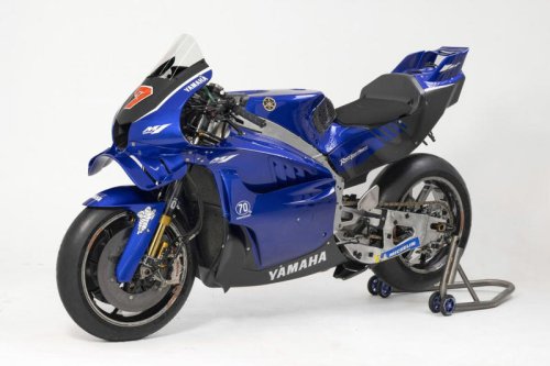 【ついに登場！】ヤマハ、V4エンジン搭載の「YZR-M1」をミサノで公開！サンマリノGPで初走行へ！