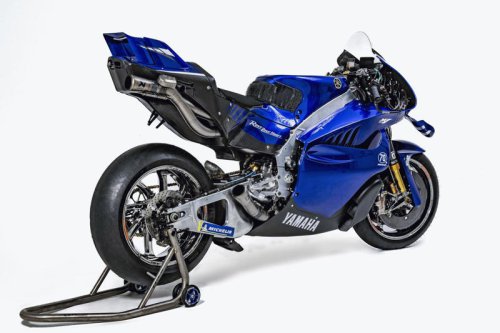 【ついに登場！】ヤマハ、V4エンジン搭載の「YZR-M1」をミサノで公開！サンマリノGPで初走行へ！