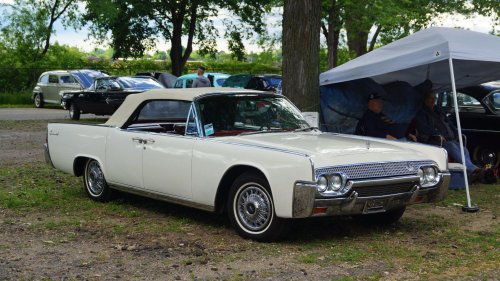 20 Cars That Redefined Luxury Driving