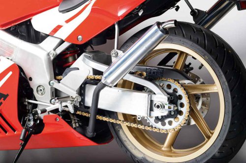 ホンダ「NSR250R SP」（MC21・1990年）を解説！ 2500台限定で登場したキャビンカラー｜1992年までに登場したSPモデルとそのカタログを掲載