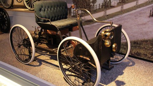 Why did classic cars have whitewall tires? The history